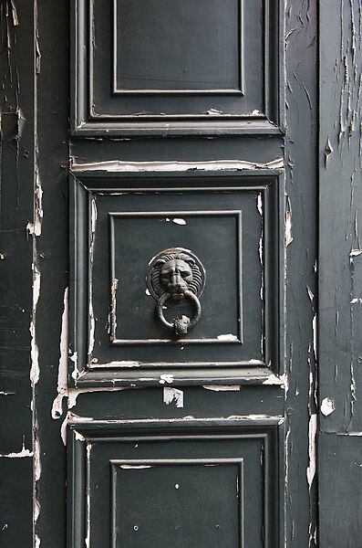 File:Paris Wooden door and door knocker 2008-09-06 .jpg
