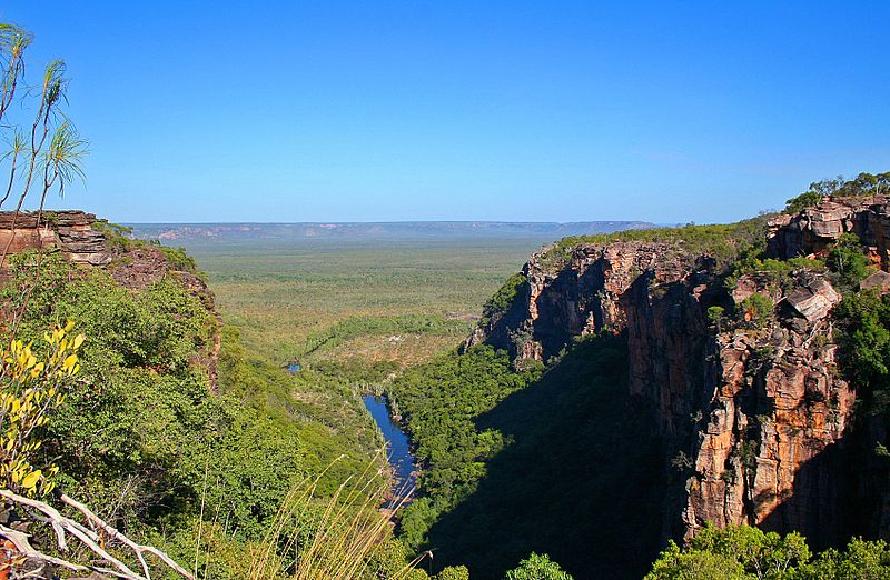 File:Plateau über den JJ-Falls.jpg