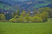 Čeština: Pohled na vesnici od jihovýchodu, Domašov nad Bystřicí, okres Olomouc