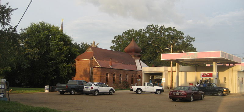 File:PortGibsonSynagogueRearExxon.jpg