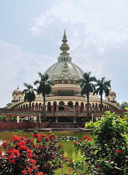 File:Pushpa Samadhi Mandir of Srila Prabhupada, Mayapur 07102013.jpg