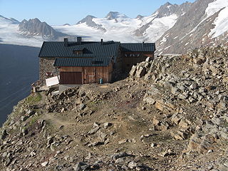 <span class="mw-page-title-main">Karlesspitze</span> Mountain in Italy