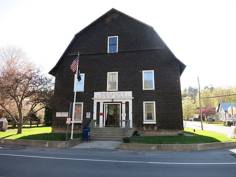 File:Reading VT Town Hall and PO.jpg