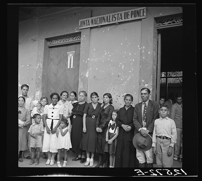 File:Relatives of Nationalists killed in the Ponce massacre.jpg