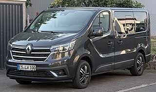 File:Renault Trafic III buses Facelift 1X7A7456.jpg - Wikimedia