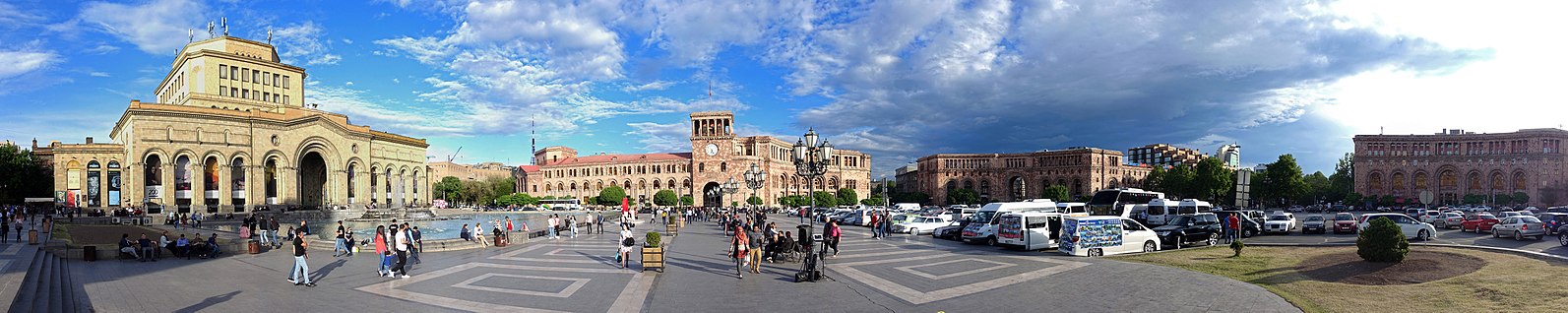 Republic square. Репаблик сквер Ереван. Площадь Республики Ереван. Ереван площадь Республики панорама. Площадь свободы Республики Армения.