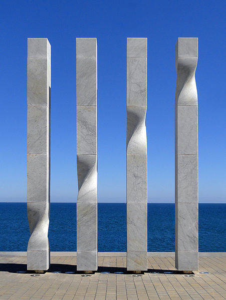 File:Ricardo Bofill (Ricard Bofill Leví), Les quatre barres de la senyera catalana 8 DSC09517.jpg