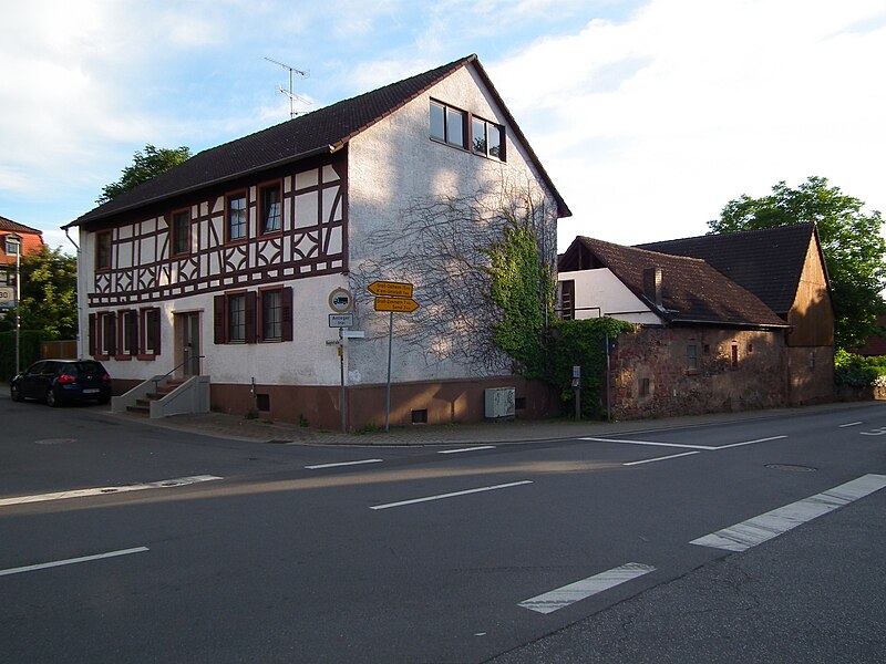 File:Richen 2014 Fachwerkhaus Hauptstraße.JPG