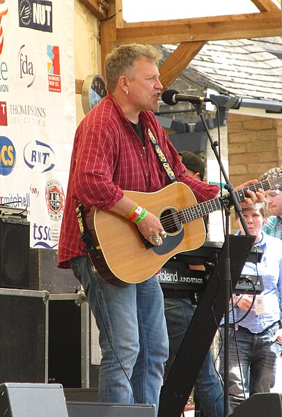 File:Robb Johnson, Tolpuddle 2012.JPG