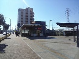 Sortie de la gare de Rokucho A1 20130210a.jpg