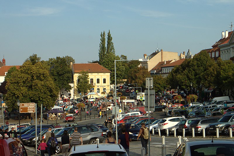 File:Roudnice nad Labem, výstava na náměstí.jpg