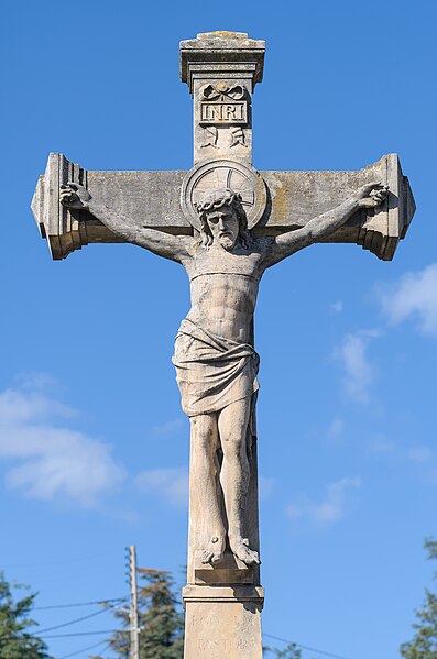 File:Saint-Genis-Laval - Cimetière - Croix des prêtres - Crucifix.jpg