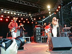 Saint Etienne se apresentando no Fanclub Festival na Suécia, 1998