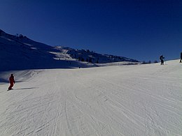 Sciatori sulle piste di Sauze d'Oulx