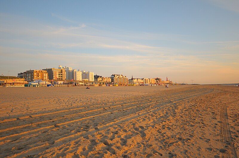 File:Scheveningen beach.jpg