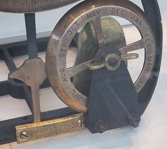 File:Sinclair Equinoctial dial 1912 Queensland 6344.JPG