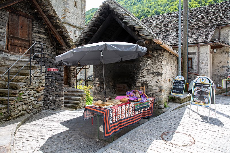 File:Sonogno. Forno comunale. 2019-06-23 13-41-38.jpg