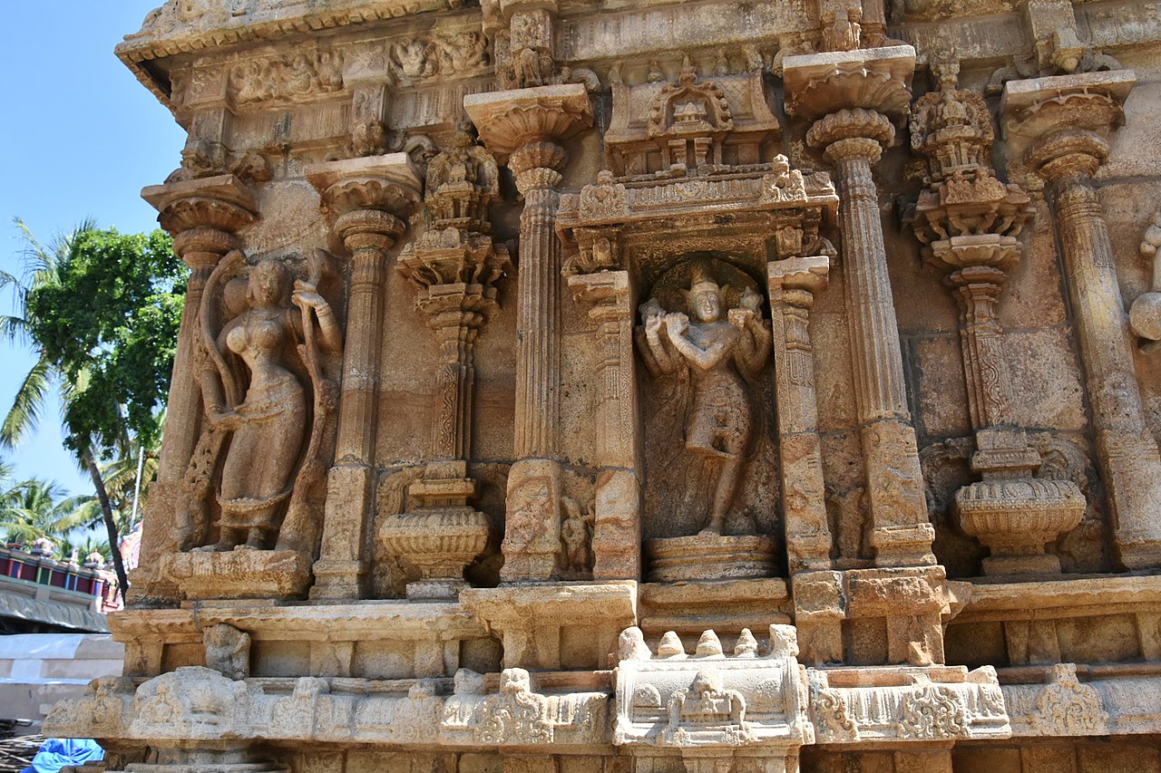 Sri Ranganathaswamy Temple, dedicated to Vishnu, in Srirangam, near Tiruchirappali (50) (37464247216).jpg