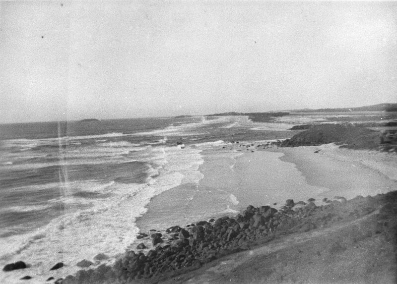 File:StateLibQld 1 292763 Looking south from Point Danger, Tweed Heads, 1944.jpg