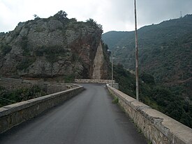 Strada principale per Umbriatico.jpg