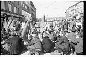 Studierende demonstrieren gegen Attentat auf Rudi Dutschke (Kiel 21.500).jpg