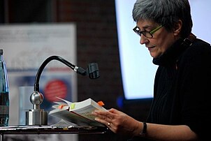 Susanne Hornfeck bei einer Lesung im Hamburger Auswanderermuseum anlässlich des Vattenfall-Literaturfests 2012. Foto: Christian Kalnbach