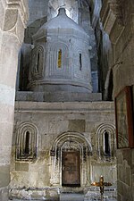 Миниатюра для Файл:Svetitskhoveli Cathedral.Copy of Chapel of Holy Sepulchre.jpg