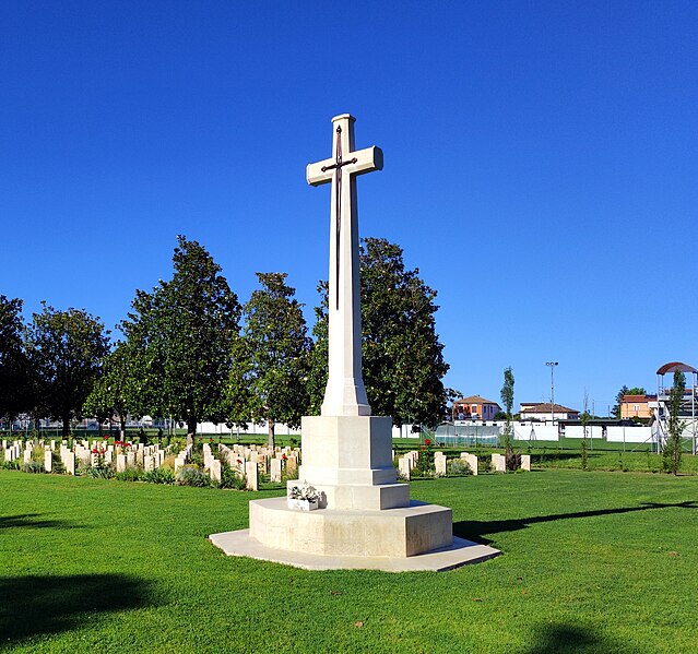 File:Sword on a stone cross - Cesena war cemetery lateral.jpg