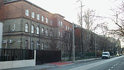 Az épületkomplexum a Szabolcs utca felől nézve