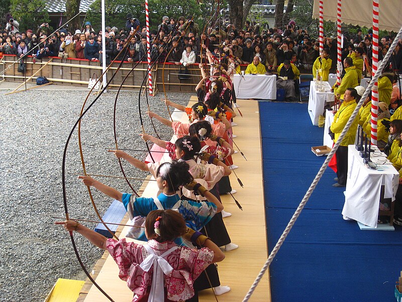 File:Tōshiya at Sanjūsangen-dō January 17 2010.JPG