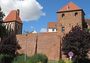 Tangermünde: Geografie, Geschichte, Politik