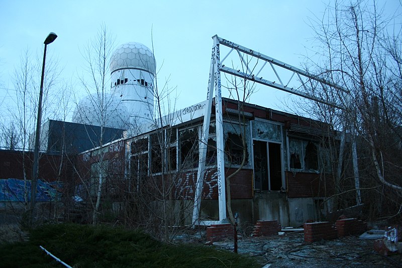 File:Teufelsberg Radarstation Berlin Denis Apel 19.jpg