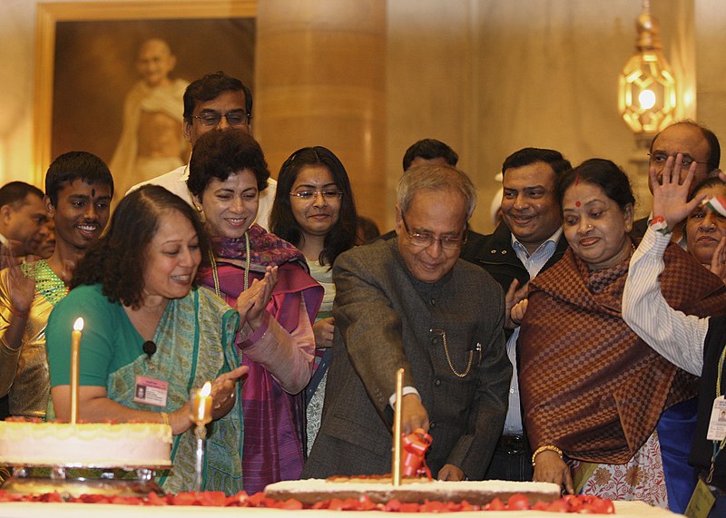 File:The President, Shri Pranab Mukherjee participating a cake cutting ceremony at Rashtrapati Bhavan, in New Delhi on December 11, 2012. The Union Minister for Social Justice & Empowerment, Kum. Selja is also seen.jpg