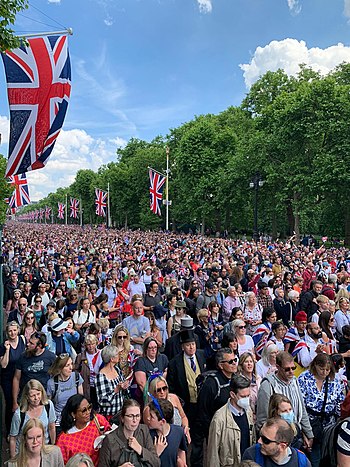 Crowd attending the 2022 Platinum Jubilee of Elizabeth II