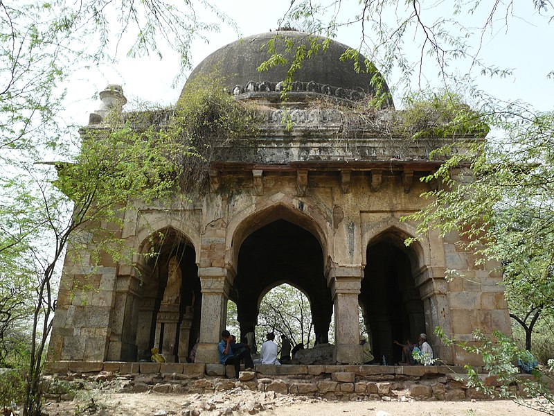 File:Tomb in Mehrauli Archaeological Park.jpg