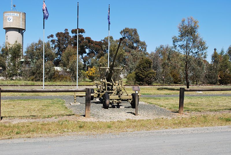 File:Tongala Avenue of Honour Gun 001.JPG