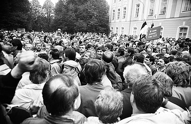 Le déplacement des membres de "l'Intermouvement" par les membres du "Front populaire" de Toompea, le 15 mai 1990