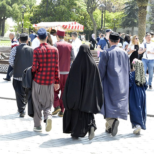 File:Turkish traditional fashion 3.jpg