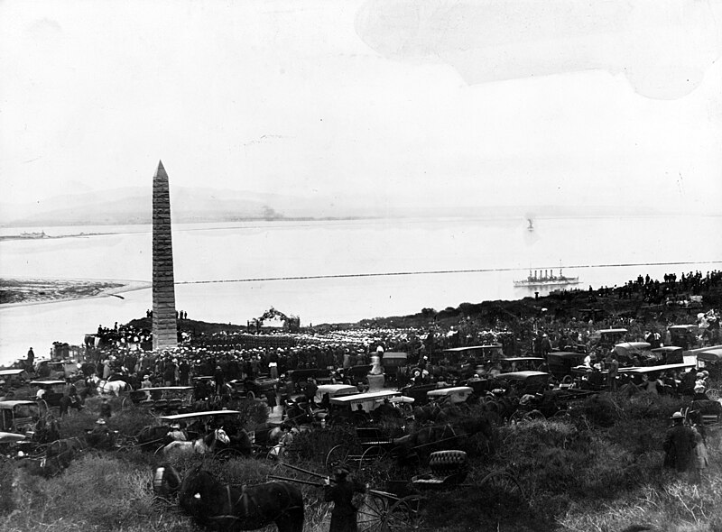 File:USS Bennington Monument dedication at Fort Rosecrans, California (USA), on 7 January 1908 (NH 82136).jpg