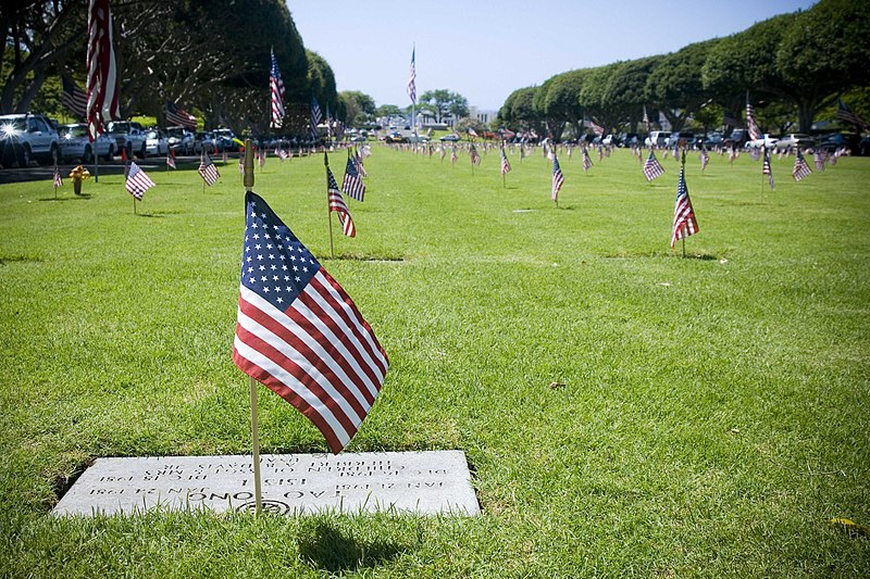 File:US Navy 070527-N-4856G-033 Hundreds of flags fly over the graves of those who have passed on while defending freedom.jpg