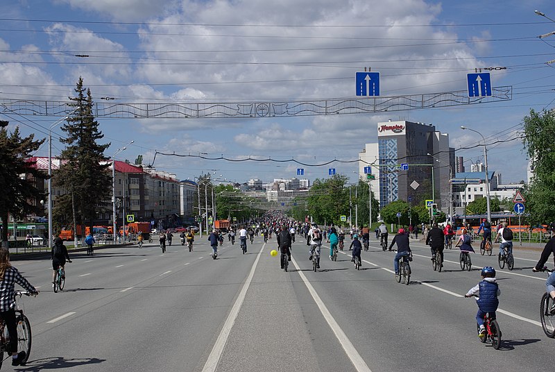 File:Ufa, 50 let Oktyabra street 2022.jpg