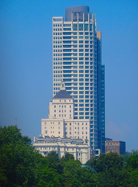 File:University Club Tower ^ Cudahy Tower - panoramio.jpg