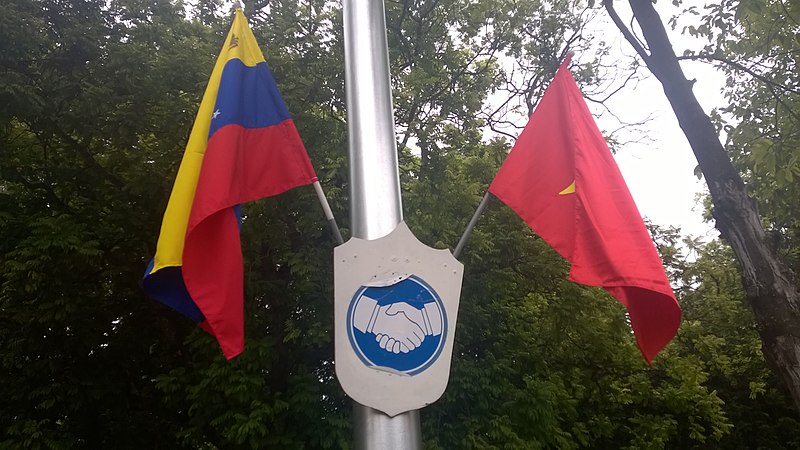 File:Venezuela-Vietnam Friendship signs in 2015 02.jpg