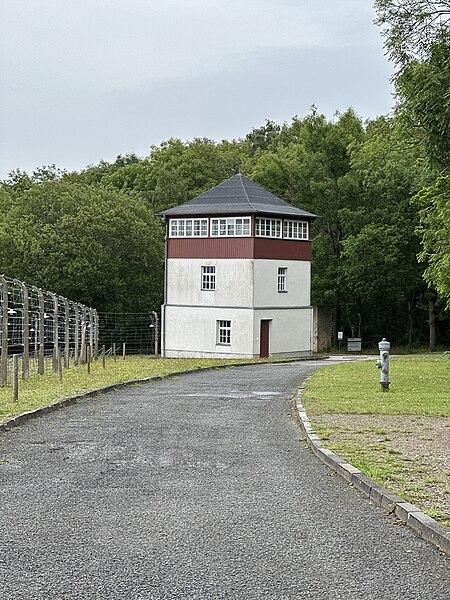 File:Wachturm im KZ Buchenwald (2023).jpg