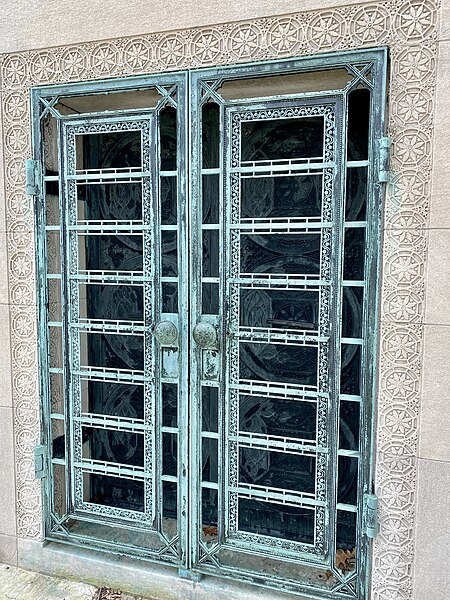 File:Wainwright Tomb, Bellefontaine Cemetery, St. Louis, MO - 53052034841.jpg