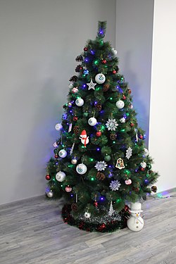 Wikimedia Armenia Christmas tree, 23 Dec 2017.jpg