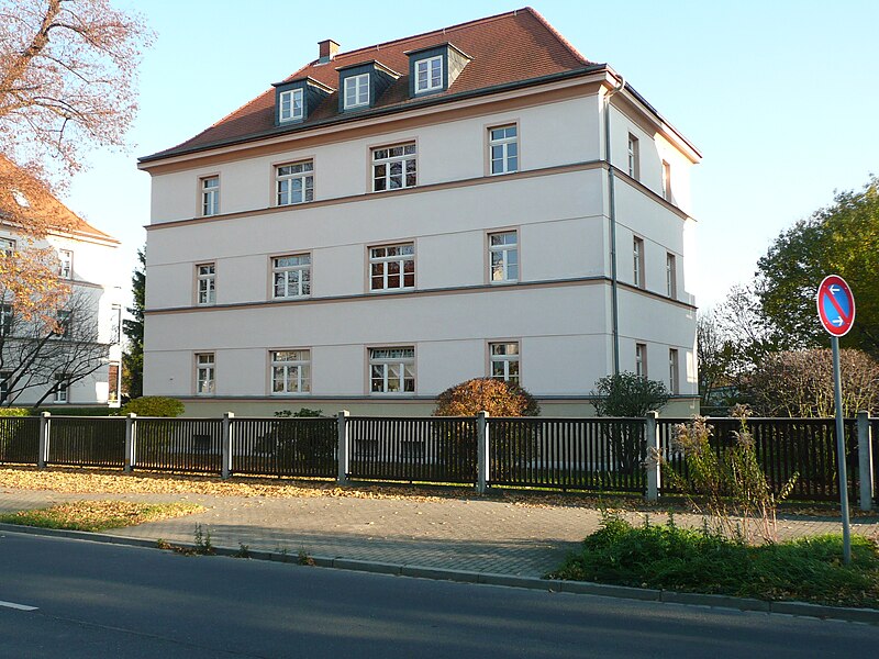 File:Wohnhaus Niedersedlitz Lockwitztalstraße21.JPG