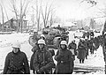 Stug III ausf. B en Russie près de Moscou, hiver 1941. On peut voir en arrière-plan une automitrailleuse Sd. Kfz. 222 armée d'un canon de 20mm et d'une mitrailleuse MG34.