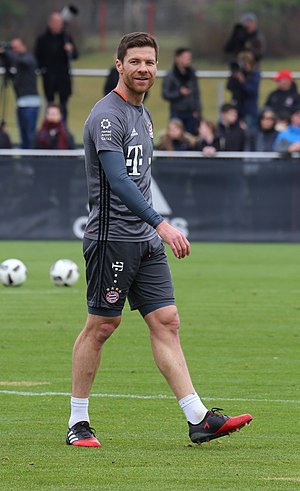 Xabi Alonso: Biographie, Style de jeu, Carrière dentraîneur