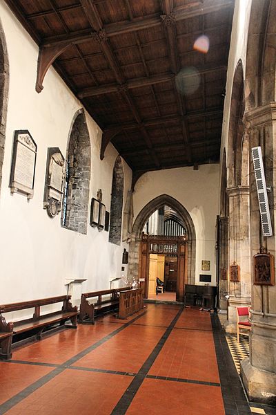 File:Y Gadeirlan Bangor Cathedral Church, Gwynedd North Wales 29.JPG